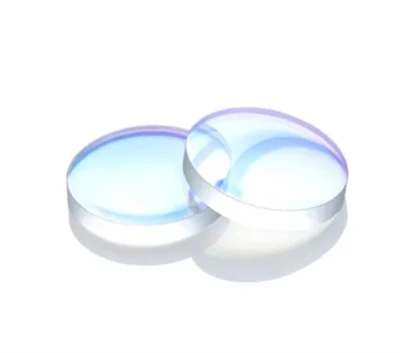 Pulse-cleaning Protective Lens